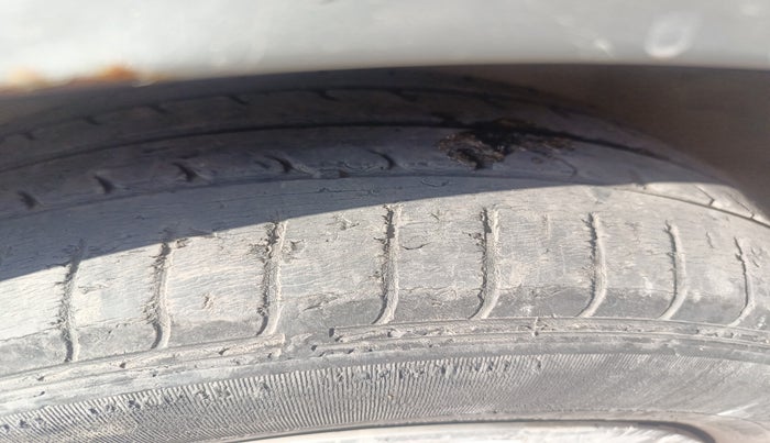 2015 Maruti Celerio VXI AMT, Petrol, Automatic, 76,318 km, tyre