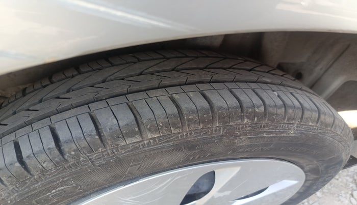 2015 Maruti Celerio VXI AMT, Petrol, Automatic, 76,318 km, tyre