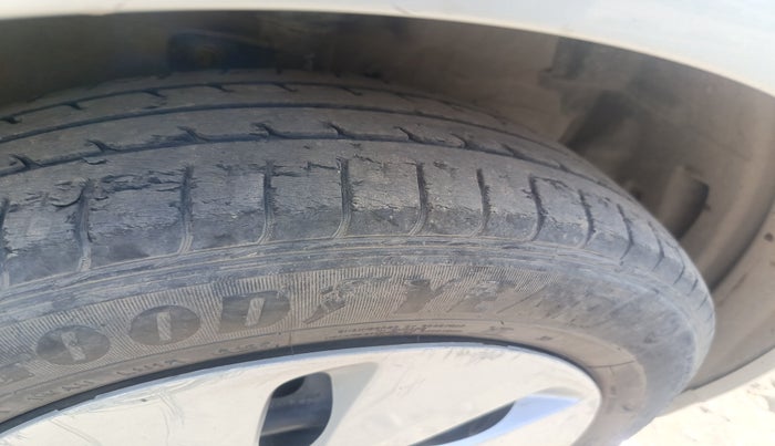 2015 Maruti Celerio VXI AMT, Petrol, Automatic, 76,318 km, tyre