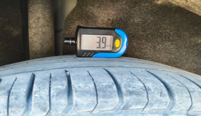 2018 Ford Ecosport TITANIUM 1.5L PETROL, Petrol, Manual, 1,06,260 km, tyre