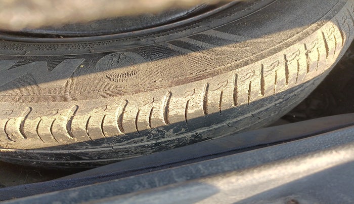 2017 Hyundai Creta S PLUS 1.4 DIESEL, Diesel, Manual, 1,19,817 km, tyre