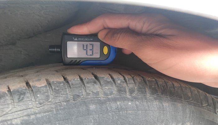 2010 Hyundai i10 MAGNA 1.2, Petrol, Manual, 45,460 km, tyre