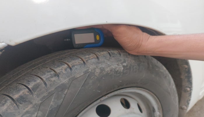 2015 Hyundai Eon ERA + LPG, Petrol, Manual, 1,23,988 km, tyre