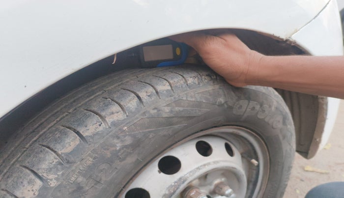 2015 Hyundai Eon ERA + LPG, Petrol, Manual, 1,23,988 km, tyre