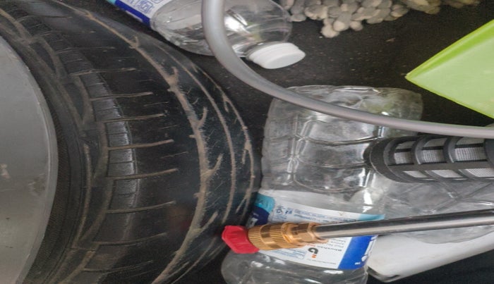 2015 Hyundai Eon ERA + LPG, Petrol, Manual, 1,23,988 km, tyre