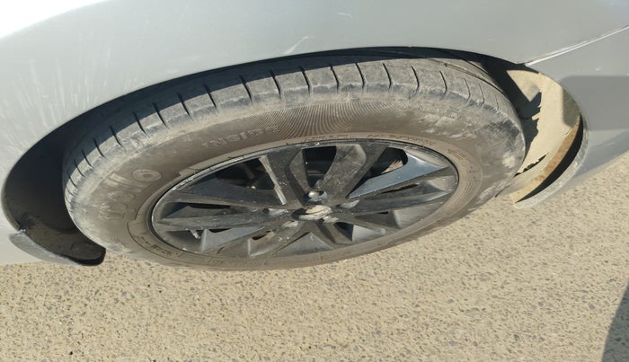 2015 Hyundai New Elantra 1.6 CRDI, Diesel, Manual, 1,34,118 km, tyre