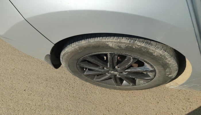 2015 Hyundai New Elantra 1.6 CRDI, Diesel, Manual, 1,34,118 km, tyre