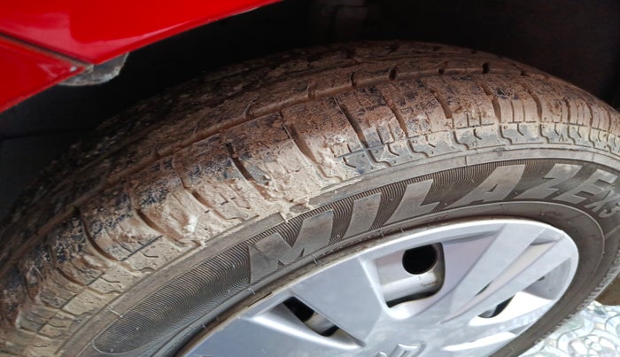 2017 Maruti Swift LXI (O), Petrol, Manual, 52,481 km, tyre