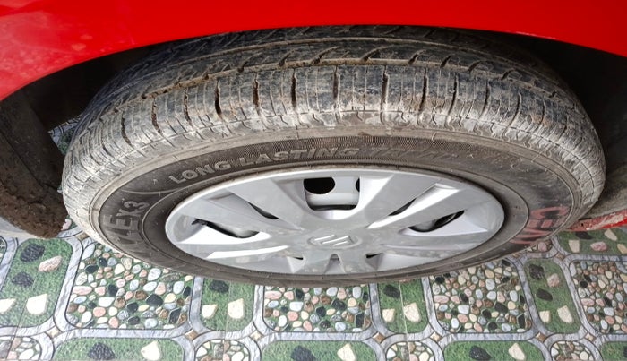 2017 Maruti Swift LXI (O), Petrol, Manual, 52,481 km, tyre