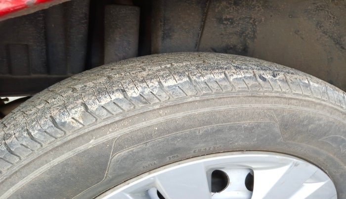 2017 Maruti Swift LXI (O), Petrol, Manual, 52,481 km, tyre