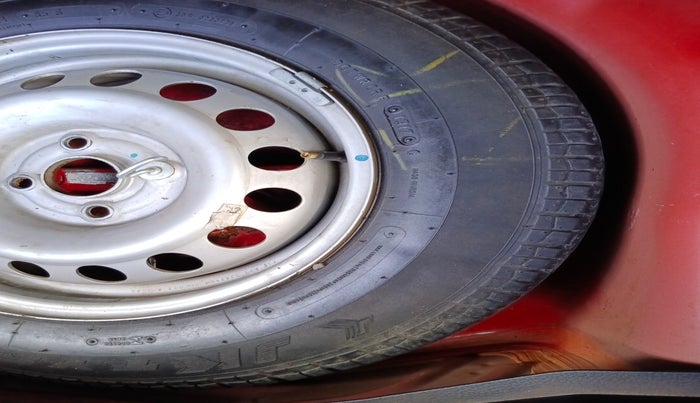 2017 Maruti Swift LXI (O), Petrol, Manual, 52,481 km, tyre