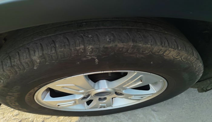 2016 Mahindra XUV500 W6 1.99, Diesel, Manual, 66,115 km, tyre