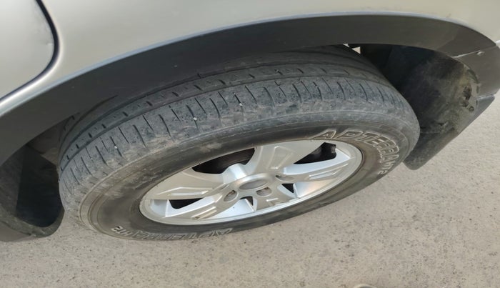 2016 Mahindra XUV500 W6 1.99, Diesel, Manual, 66,115 km, tyre