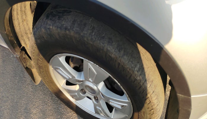 2016 Mahindra XUV500 W6 1.99, Diesel, Manual, 66,115 km, tyre