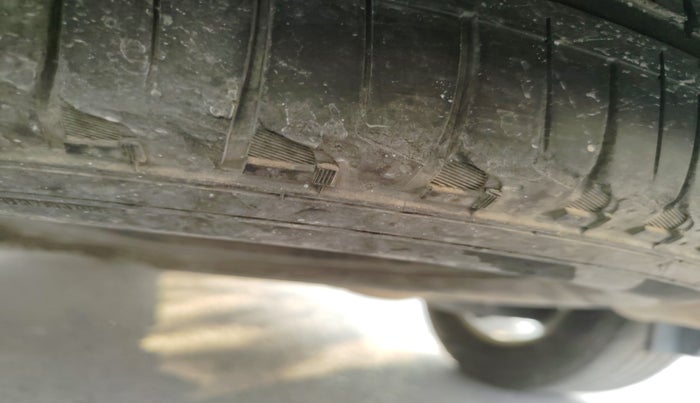 2016 Mahindra XUV500 W6 1.99, Diesel, Manual, 66,115 km, tyre