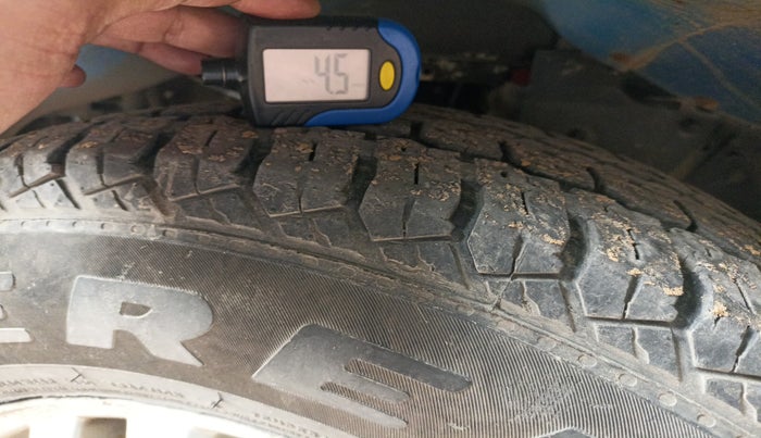 2013 Mahindra Scorpio VLX 2WD, Diesel, Manual, 1,28,723 km, tyre