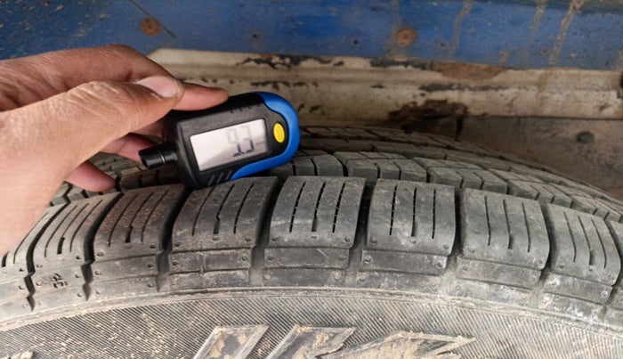 2013 Mahindra Scorpio VLX 2WD, Diesel, Manual, 1,28,723 km, tyre