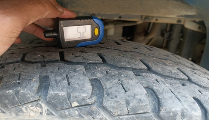 2013 Mahindra Scorpio VLX 2WD, Diesel, Manual, 1,28,723 km, tyre