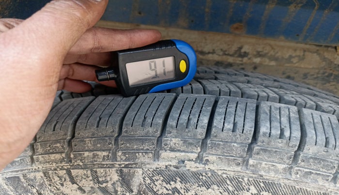 2013 Mahindra Scorpio VLX 2WD, Diesel, Manual, 1,28,723 km, tyre