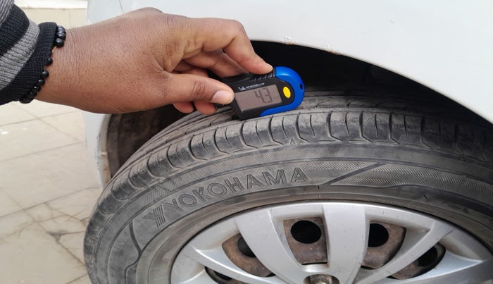 2013 Hyundai i10 SPORTZ 1.1, Petrol, Manual, 74,100 km, tyre