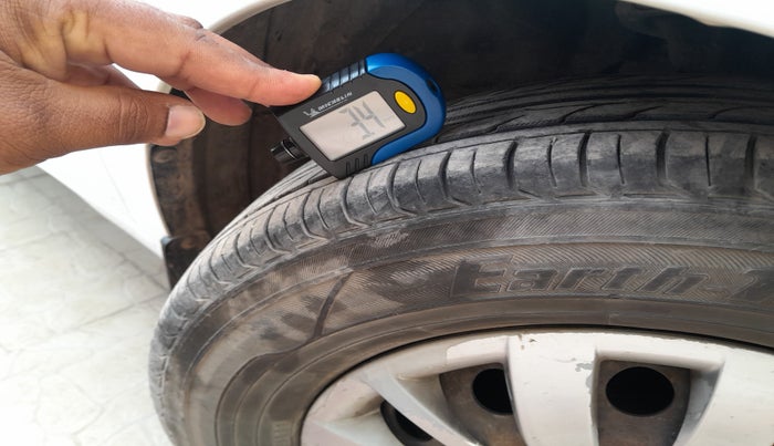 2013 Hyundai i10 SPORTZ 1.1, Petrol, Manual, 74,100 km, tyre