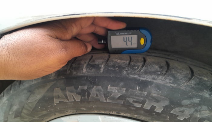 2013 Hyundai i10 SPORTZ 1.1, Petrol, Manual, 74,100 km, tyre