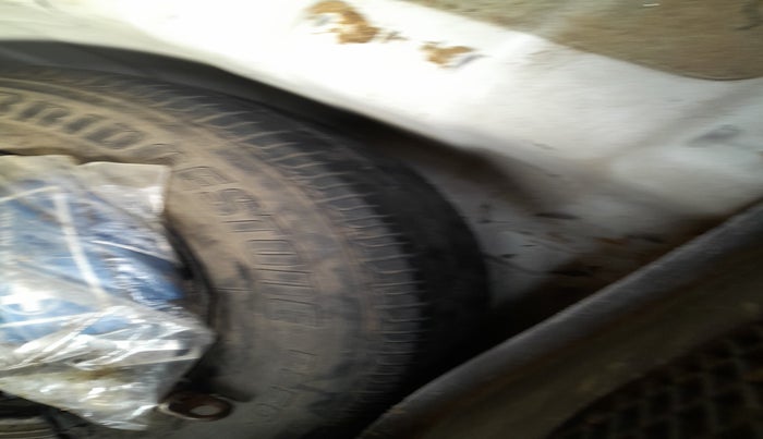 2013 Hyundai i10 SPORTZ 1.1, Petrol, Manual, 74,100 km, tyre