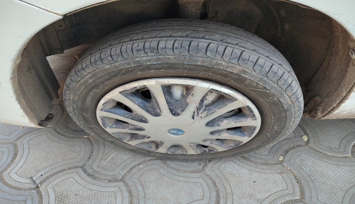 2013 Maruti Wagon R 1.0 LXI CNG, Petrol, Manual, 1,04,478 km, tyre