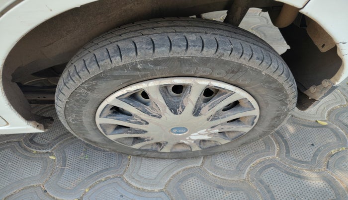 2013 Maruti Wagon R 1.0 LXI CNG, Petrol, Manual, 1,04,478 km, tyre