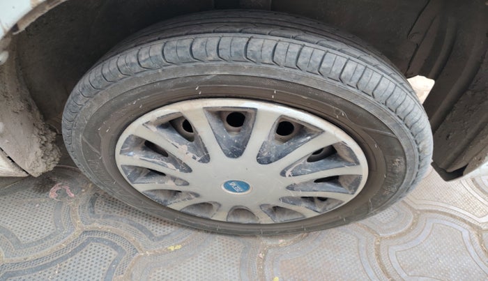 2013 Maruti Wagon R 1.0 LXI CNG, Petrol, Manual, 1,04,478 km, tyre