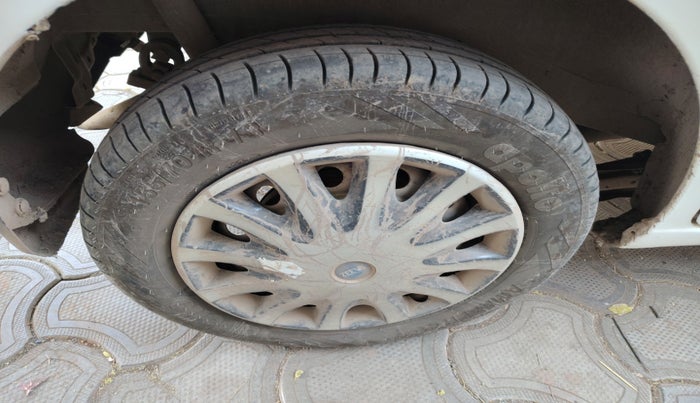 2013 Maruti Wagon R 1.0 LXI CNG, Petrol, Manual, 1,04,478 km, tyre