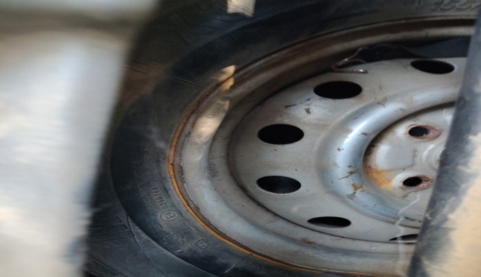 2013 Maruti Wagon R 1.0 LXI CNG, Petrol, Manual, 1,04,478 km, tyre