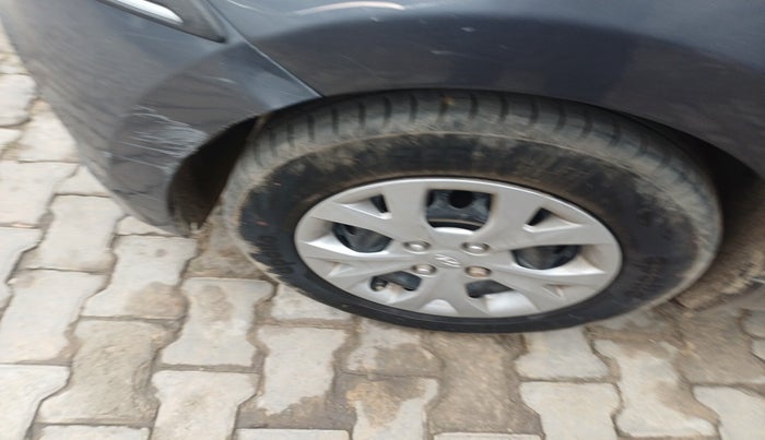 2015 Hyundai Grand i10 MAGNA 1.2 KAPPA VTVT, Petrol, Manual, 1,00,702 km, tyre