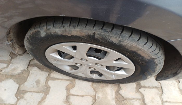 2015 Hyundai Grand i10 MAGNA 1.2 KAPPA VTVT, Petrol, Manual, 1,00,702 km, tyre