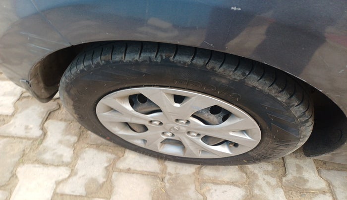 2015 Hyundai Grand i10 MAGNA 1.2 KAPPA VTVT, Petrol, Manual, 1,00,702 km, tyre