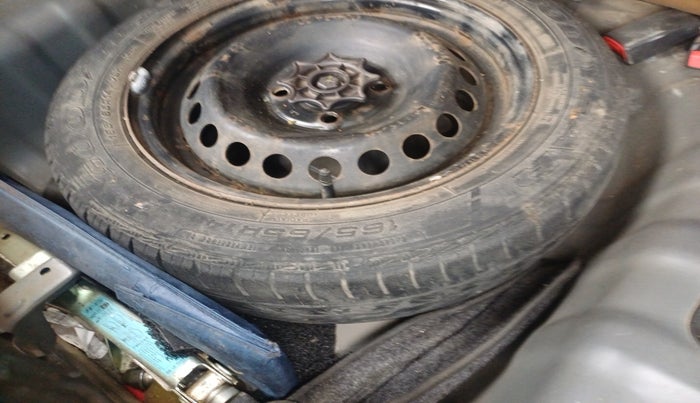 2015 Hyundai Grand i10 MAGNA 1.2 KAPPA VTVT, Petrol, Manual, 1,00,702 km, tyre