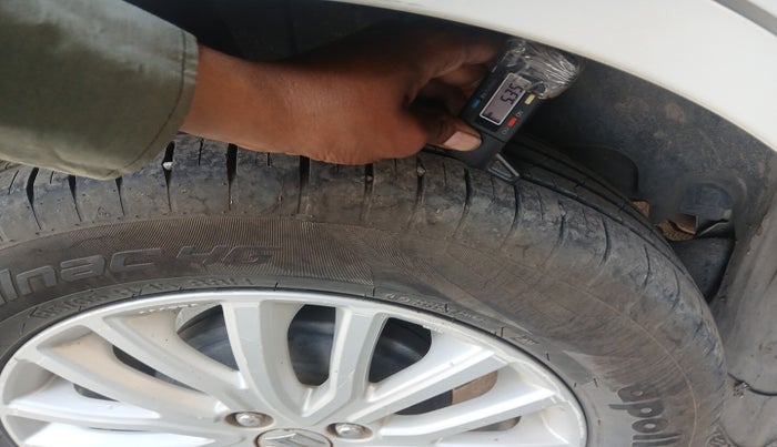 2022 Maruti Dzire ZXI CNG, Petrol, Manual, 1,34,223 km, tyre