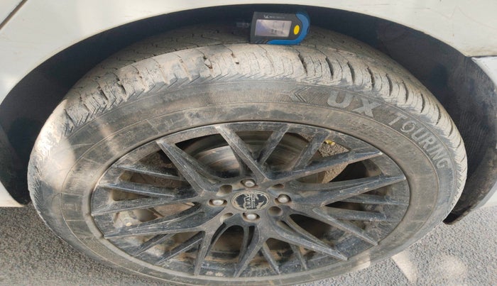 2015 Hyundai Verna FLUIDIC 1.6 CRDI S 4S, Diesel, Manual, 1,15,273 km, tyre