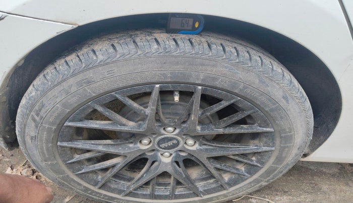 2015 Hyundai Verna FLUIDIC 1.6 CRDI S 4S, Diesel, Manual, 1,15,273 km, tyre