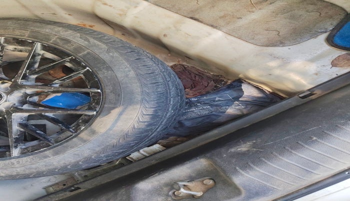 2015 Hyundai Verna FLUIDIC 1.6 CRDI S 4S, Diesel, Manual, 1,15,273 km, tyre