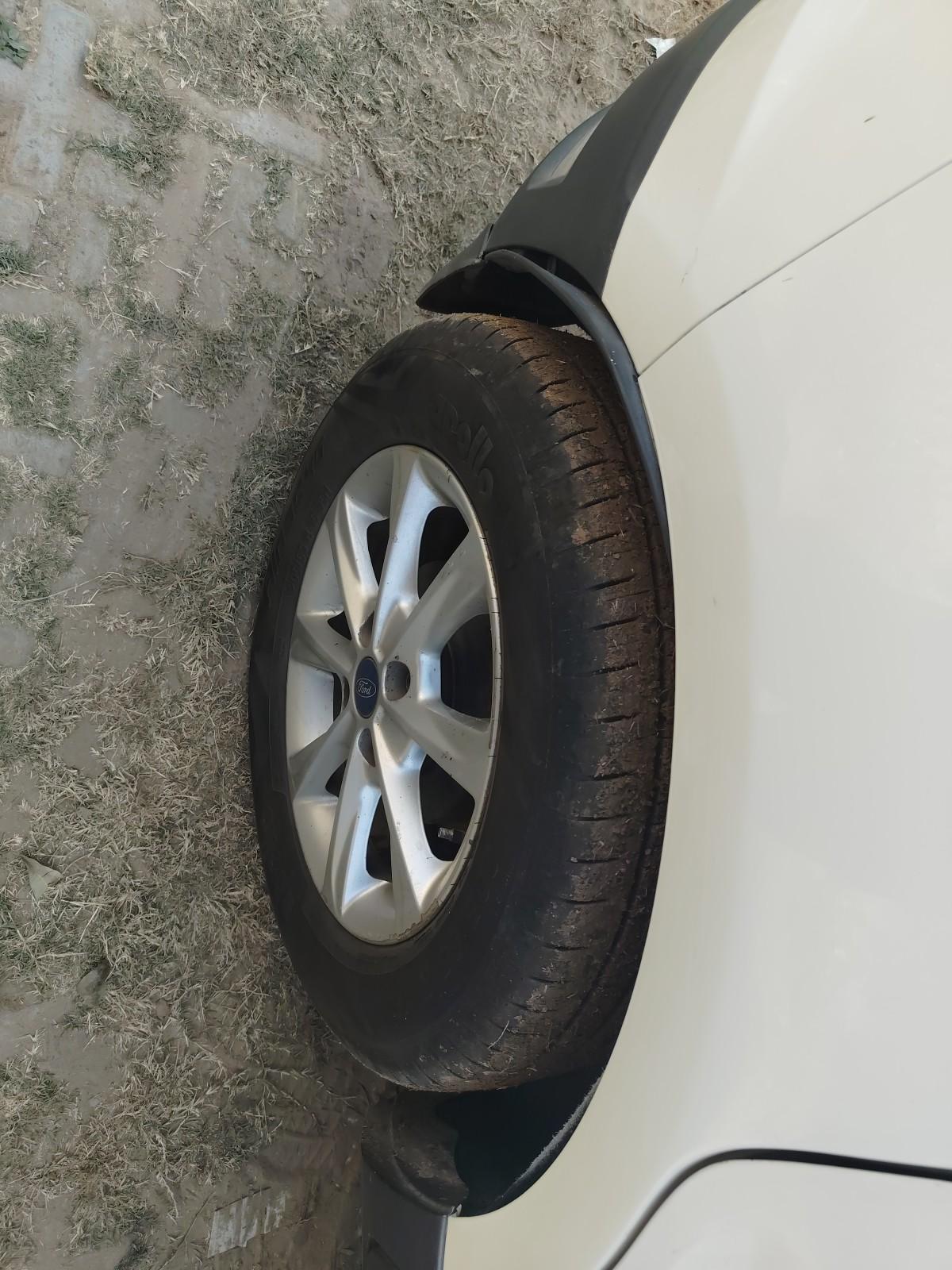 2018 Ford Ecosport TITANIUM 1.5L DIESEL, Diesel, Manual, 1,25,069 km, tyre