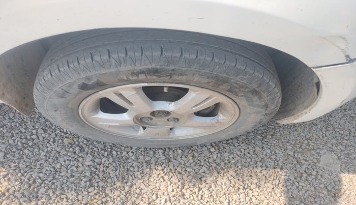 2011 Hyundai i20 ASTA 1.2, Petrol, Manual, 1,21,641 km, tyre