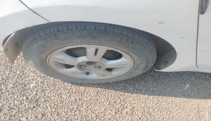 2011 Hyundai i20 ASTA 1.2, Petrol, Manual, 1,21,641 km, tyre