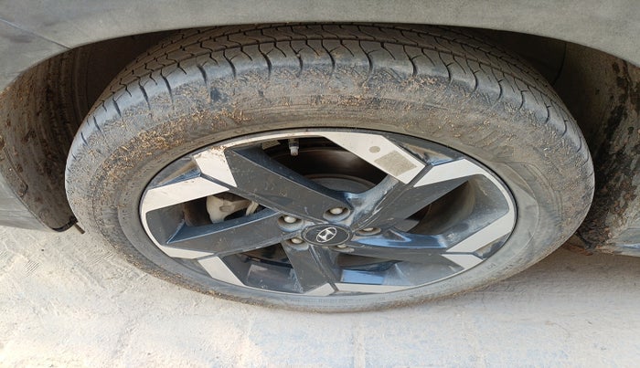 2021 Hyundai ALCAZAR 1.5 SIGNATURE (O) AT 7STR, Diesel, Automatic, 1,52,030 km, tyre