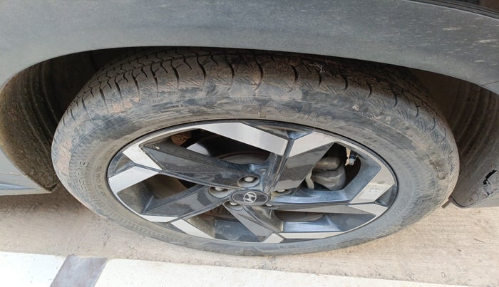 2021 Hyundai ALCAZAR 1.5 SIGNATURE (O) AT 7STR, Diesel, Automatic, 1,52,030 km, tyre