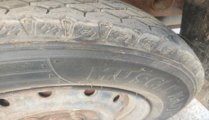 2010 Mahindra Bolero XL 9 STR, Diesel, Manual, 1,83,768 km, tyre