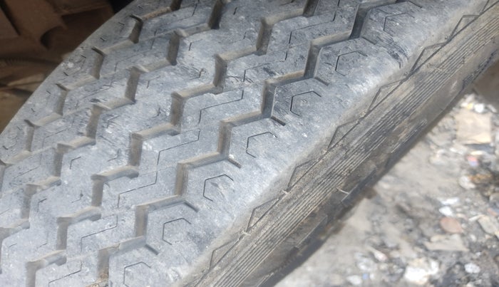 2010 Mahindra Bolero XL 9 STR, Diesel, Manual, 1,83,768 km, tyre