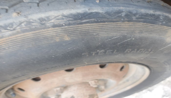 2010 Mahindra Bolero XL 9 STR, Diesel, Manual, 1,83,768 km, tyre