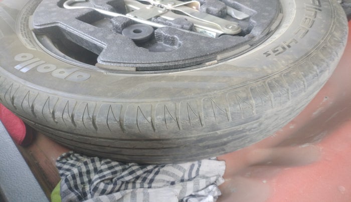 2017 Maruti Vitara Brezza ZDI, Diesel, Manual, 1,13,178 km, tyre