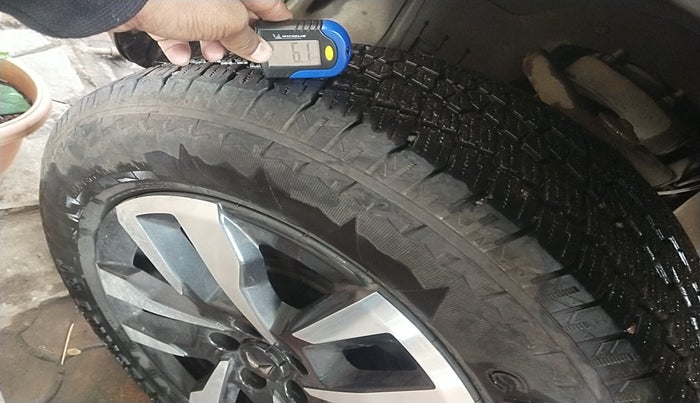 2024 Mahindra Thar Roxx  AX7 L Petrol AT 2WD, Petrol, Automatic, 14,079 km, tyre